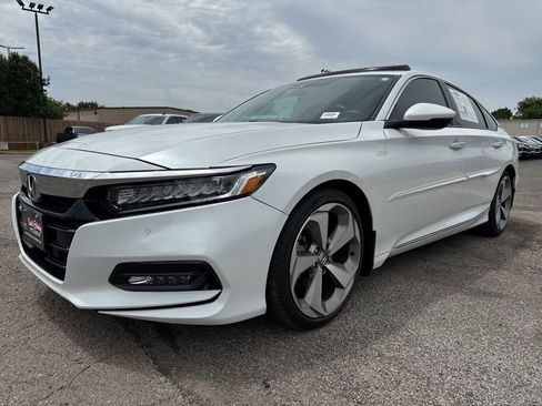 Used 2018 Honda Accord Touring image 3
