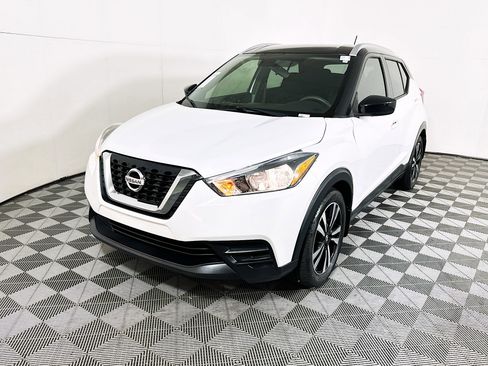 Used 2018 Nissan Kicks SV FWD image 7