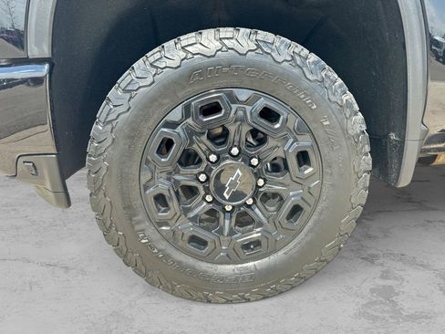 Used 2022 Chevrolet Silverado 2500 LTZ w/ LTZ Plus Package AWD/4WD image 17