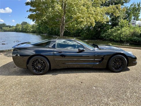 Used 1998 Chevrolet Corvette Coupe w/ Roof Pkg image 2
