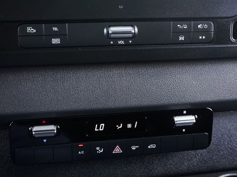 Used 2024 Mercedes-Benz Sprinter 2500 image 32