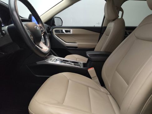 Used 2022 Ford Explorer XLT w/ Equipment Group 202A RWD image 17