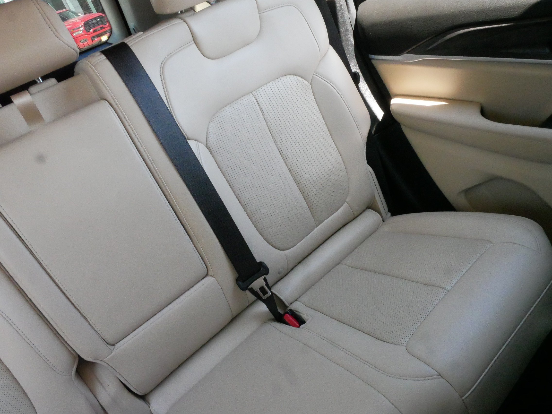 Used 2022 Jeep Grand Cherokee Limited w/ Luxury Tech Group II AWD/4WD image 14