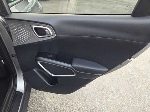 Used 2025 Kia Soul LX w/ LX Technology Package FWD image 22