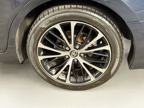 Used 2020 Toyota Camry SE FWD image 9