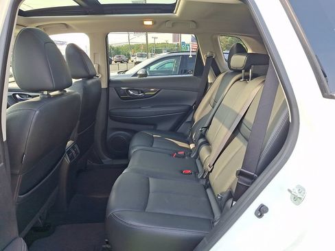 Used 2018 Nissan Rogue SL w/ Premium Package AWD/4WD image 10