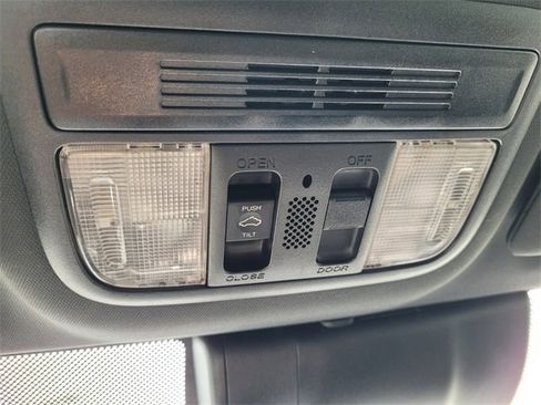 Used 2019 Honda Civic Touring image 33