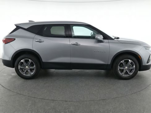 Used 2025 Chevrolet Blazer LT FWD image 11