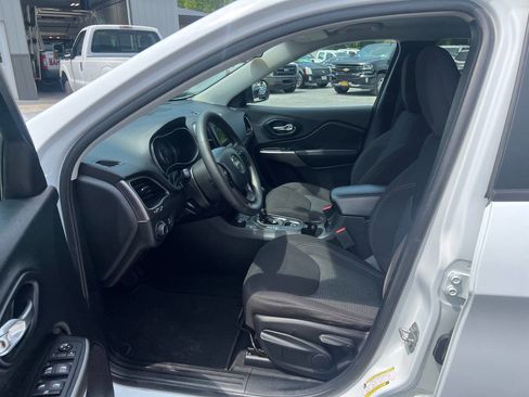 Used 2020 Jeep Cherokee Latitude image 9