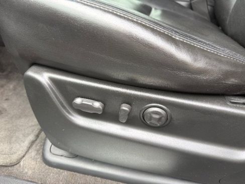 Used 2009 Cadillac Escalade w/ Ultra Luxury Collection image 22