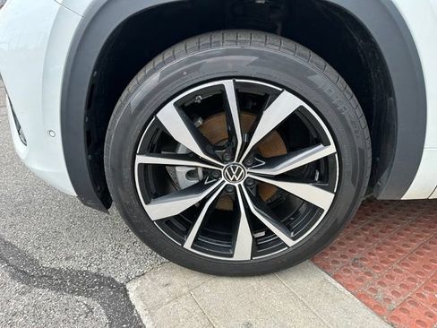 Certified 2025 Volkswagen Atlas Cross Sport SEL Premium R-Line AWD/4WD image 9
