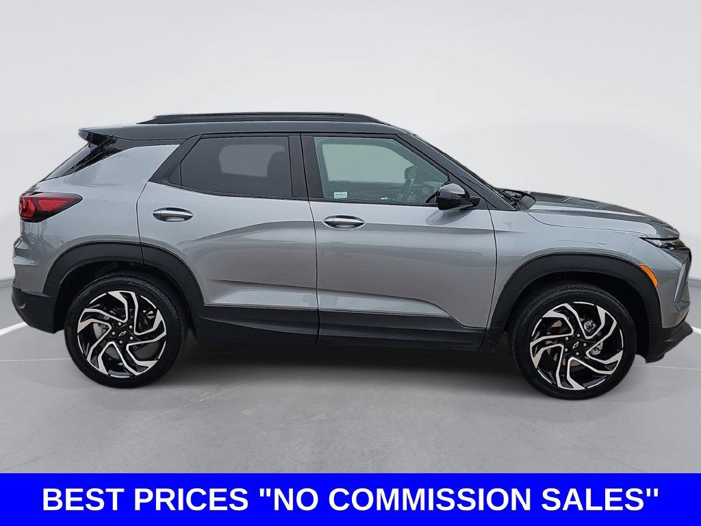 Used 2024 Chevrolet TrailBlazer RS w/ Convenience Package AWD/4WD image 2
