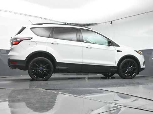 Used 2017 Ford Escape SE w/ Equipment Group 201A FWD image 37