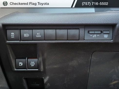 Used 2025 Toyota Sienna XSE w/ XSE Plus Package image 11