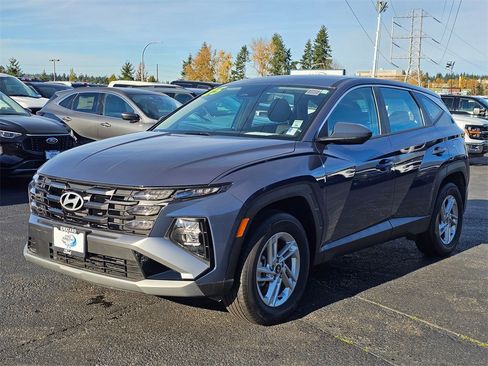 Certified 2025 Hyundai Tucson SE image 4