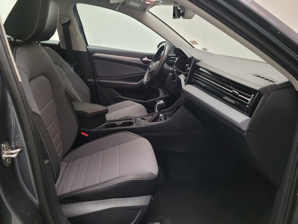 Used 2025 Volkswagen Jetta SE FWD image 21