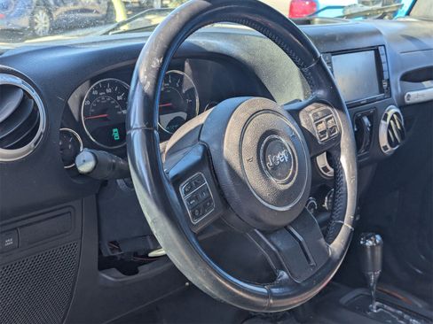 Used 2015 Jeep Wrangler Unlimited Rubicon w/ Connectivity Group image 8