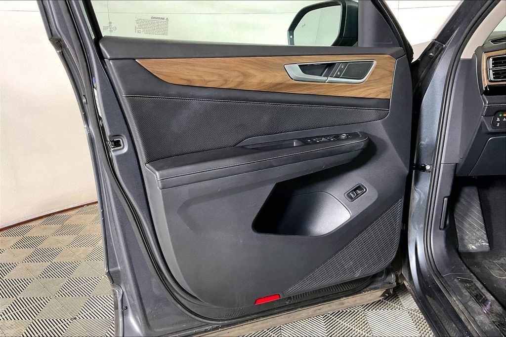 Used 2024 Volkswagen Atlas SE FWD image 22