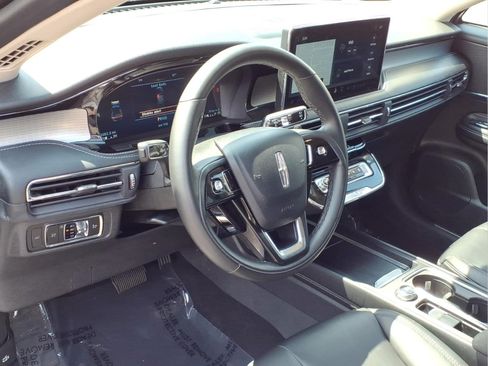 Used 2023 Lincoln Corsair FWD w/ Rear Removable Package Tray image 16