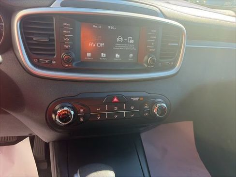 Used 2019 Kia Sorento AWD image 14