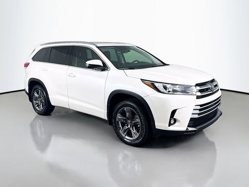Used 2019 Toyota Highlander Limited Platinum image 3