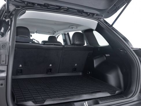 Used 2019 Jeep Cherokee Latitude Plus w/ Cold Weather Group FWD image 40