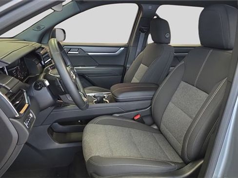 Used 2025 GMC Acadia Elevation image 11