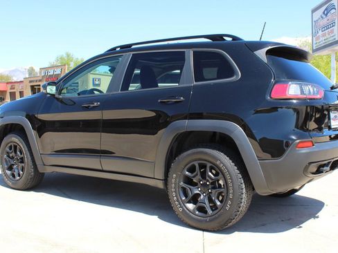 Used 2022 Jeep Cherokee Latitude w/ Sun & Sound Group AWD/4WD image 38