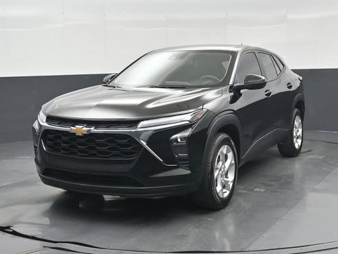 Used 2026 Chevrolet Trax LS w/ LS Convenience Package FWD image 36