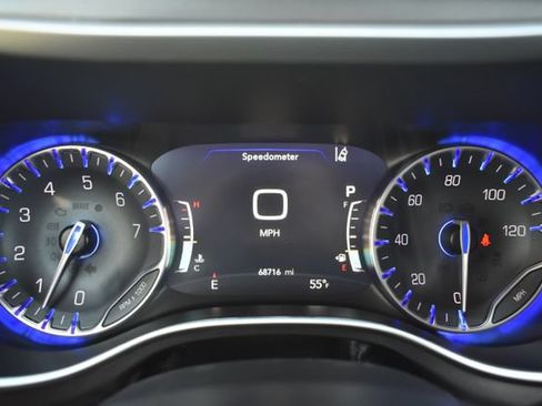 Used 2024 Chrysler Pacifica Touring-L FWD image 14