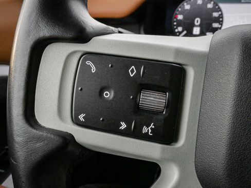 Used 2023 Land Rover Defender 90 X-Dynamic SE image 19