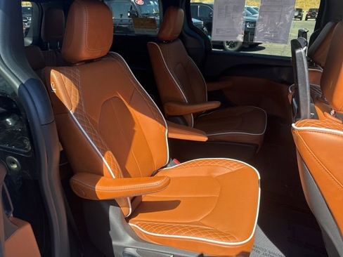 Certified 2026 Chrysler Pacifica Pinnacle FWD image 37