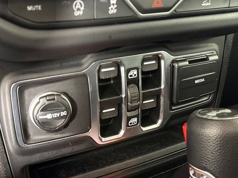 Certified 2025 Jeep Wrangler Unlimited Sahara AWD/4WD image 19
