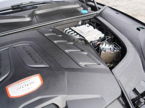 Used 2021 Porsche Cayenne Turbo image 89