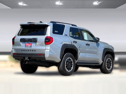 Used 2025 Toyota 4Runner TRD Off-Road AWD/4WD image 9