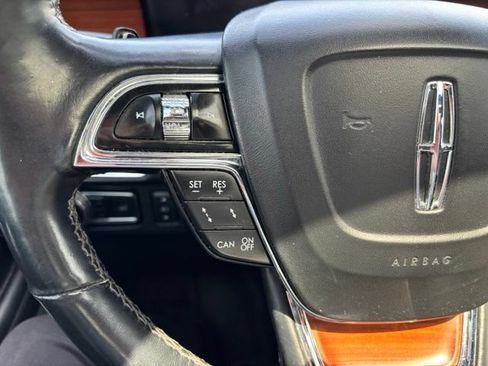 Used 2019 Lincoln Navigator Reserve AWD/4WD image 18