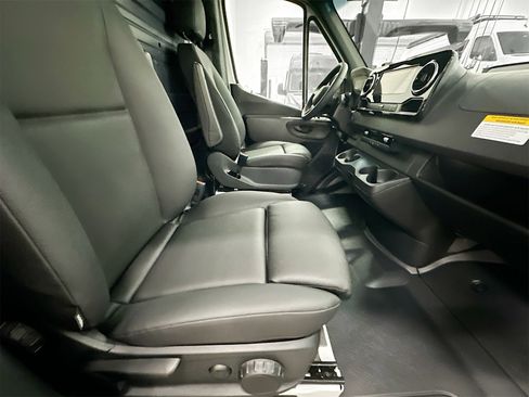 New 2025 Mercedes-Benz Sprinter 2500 image 26