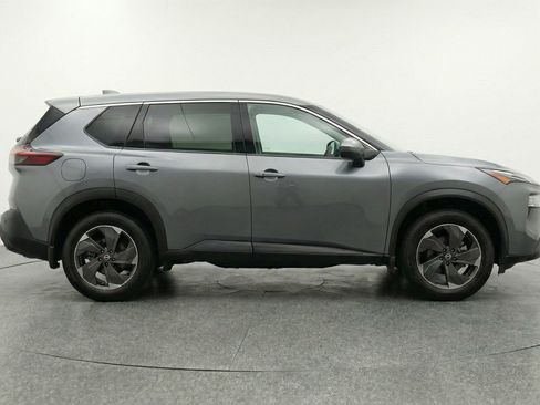 Used 2025 Nissan Rogue SV image 11