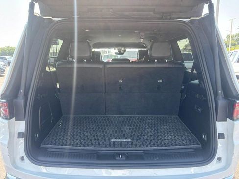Used 2024 Jeep Wagoneer Series III AWD/4WD image 7