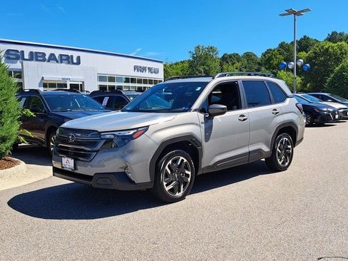 Used 2025 Subaru Forester Premium AWD/4WD image 2
