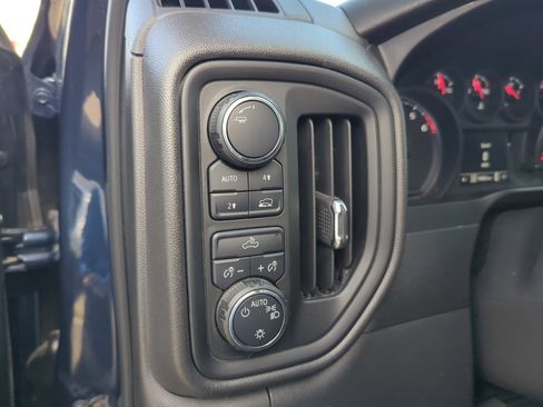 Used 2020 Chevrolet Silverado 1500 Custom w/ Custom Value Package image 14