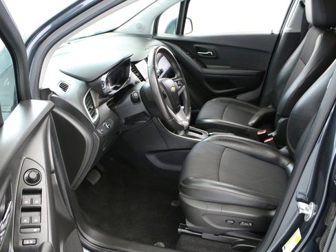 Used 2021 Chevrolet Trax LT w/ Driver Confidence Package AWD/4WD image 23