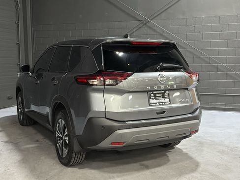 Used 2022 Nissan Rogue SV AWD/4WD image 5