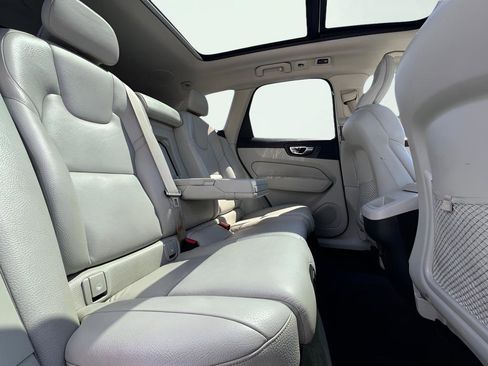 Used 2020 Volvo XC60 T5 Momentum image 25