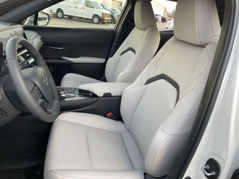 Used 2025 Lexus UX 300h AWD image 12