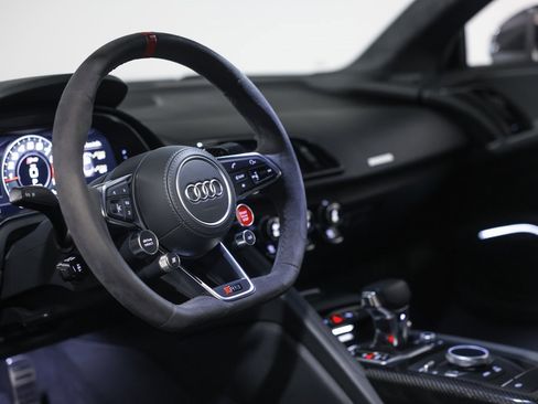 Used 2018 Audi R8 V10 plus w/ Full Leather Package image 29