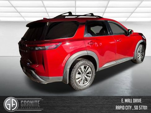 Used 2023 Nissan Pathfinder SV AWD/4WD image 5