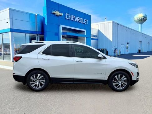 Used 2022 Chevrolet Equinox Premier AWD/4WD image 2