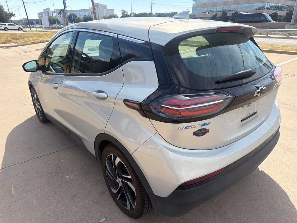 Used 2022 Chevrolet Bolt LT w/ Infotainment Package FWD image 15