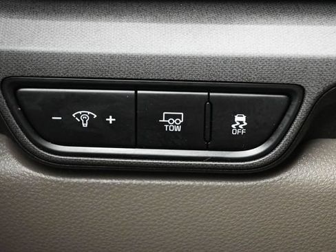 Used 2025 Kia Carnival EX FWD image 10